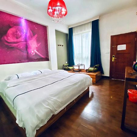 Fenghuang Little Bear Family Guest House エクステリア 写真